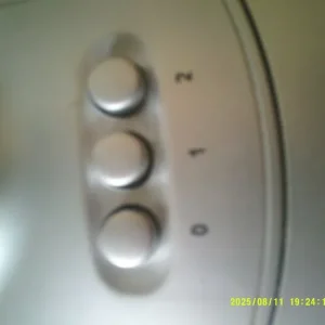 Carlton 12" table fan with oscillating function - Image 2