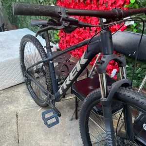 Trek Marlin 7 Size M Like New - Image 2