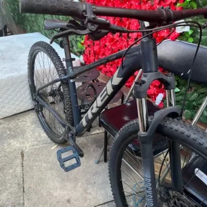 Trek Marlin 7 Size M Like New - Image 5