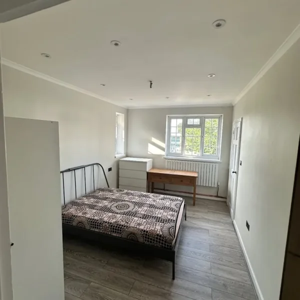 Spacious Double Room | All Bills + WiFi | Vegetarian Only