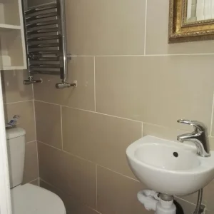 Double Room with Private Bathroom in a Victorian Flat - Image 3