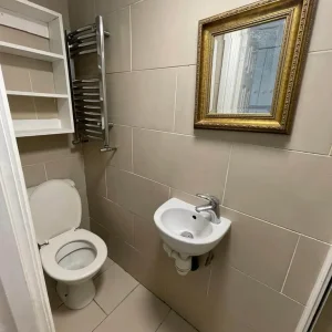 Double Room with Private Bathroom in a Victorian Flat - Image 8