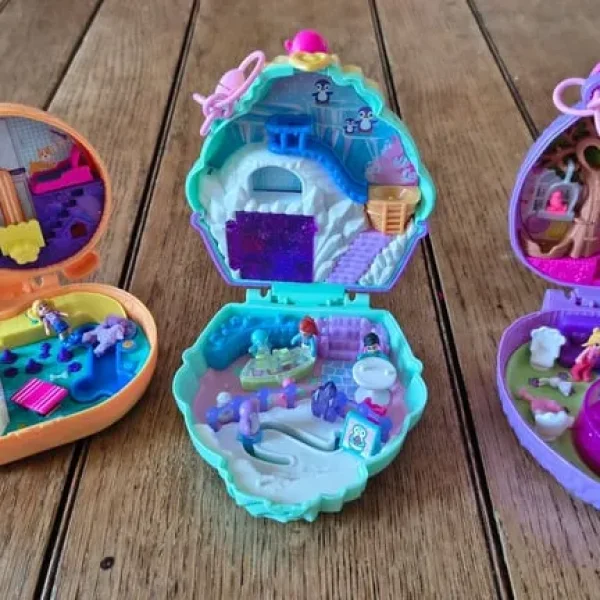 Polly pocket compact