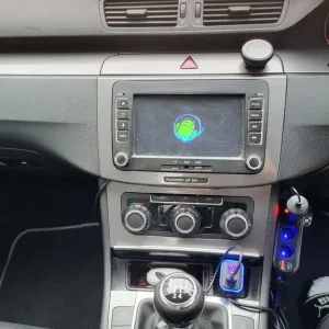 2010 Volkswagen Passat Manual 4-door - Image 2