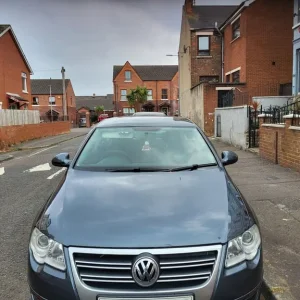 2010 Volkswagen Passat Manual 4-door - Image 5