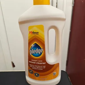 Pledge wood cleaner