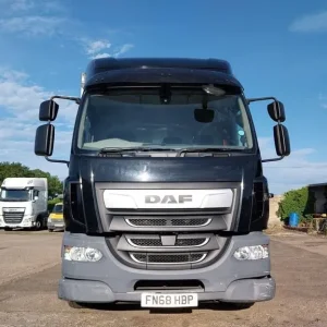 DAF LF 260 2018 24ft Curtainsider - Image 2