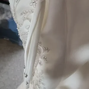 Hilary Morgan wedding dress with hoop and veil - Image 8