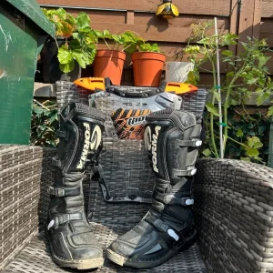 Forma motocross boots size 9 and Thor body armour