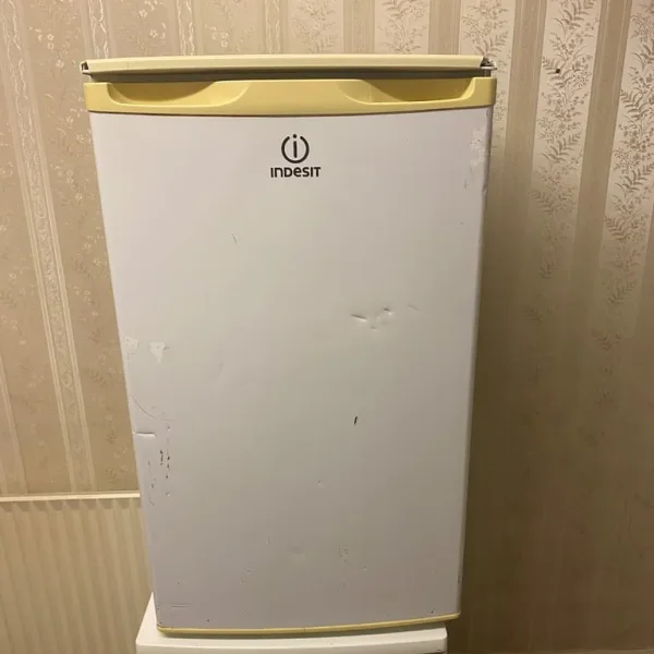 WHITE INDESIT A CLASS UNDER-COUNTER FRIDGE