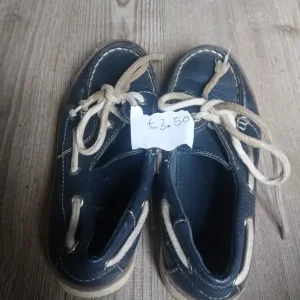 Childrens Size 13 shoes - Image 3