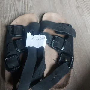 Childrens Size 13 shoes - Image 4