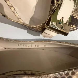Gucci Snakeskin Heels - Image 5