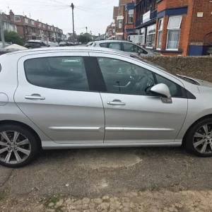 Peugeot 308 hatchback 2013 manual 1598cc 5-door - Image 4