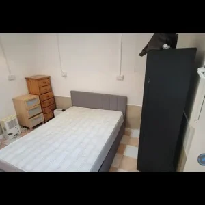 Studio flat in High Street Harlesden, NW10 - Image 2