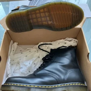 Dock Martens men's size UK 9.5 EU 44 black - Image 2