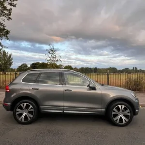 2016 Volkswagen Touareg 3.0 TDI V6 R-Line SUV - Image 5
