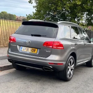 2016 Volkswagen Touareg 3.0 TDI V6 R-Line SUV - Image 6