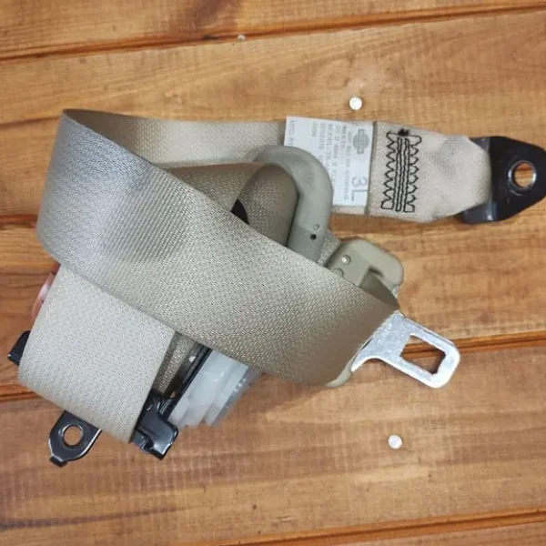 Nissan Elgrand Rear Seatbelt