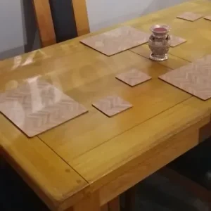 Solid dining table and chairs - Image 3