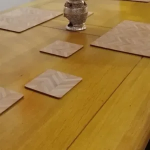 Solid dining table and chairs - Image 4