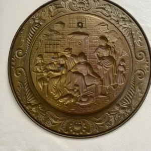 Vintage large brass plate with hanging hook - Image 2