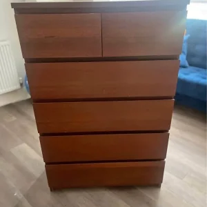 Chest of drawers with removable drawers