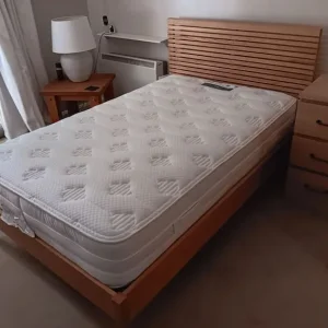 Small double bed - Image 2