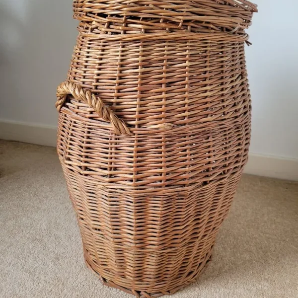 Wicker laundry basket