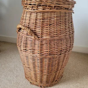 Wicker laundry basket