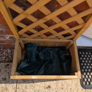 Small wooden garden planter with trellis back - Image 5