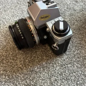 Olympus OM 10 SLR film camera - Image 2