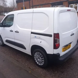 2021 Peugeot Partner BLUEHDI PROFESSIONAL L1 AC EURO 6 Box Van Diesel Manual - Image 4