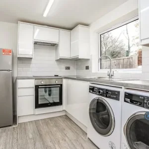 1 bedroom in Albert Road North - Image 6