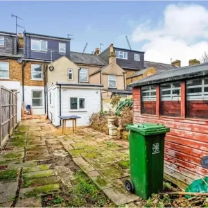1 bedroom in Albert Road North - Image 8