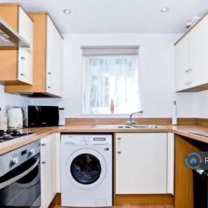 2 bedroom ground floor flat in Principal Court, west-kirby, Grange Road - Image 5