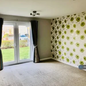 2 bedroom ground floor flat in Principal Court, west-kirby, Grange Road