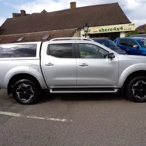 2020 Nissan Navara Tekna Double Cab with Sunroof and Hard Top - Image 6