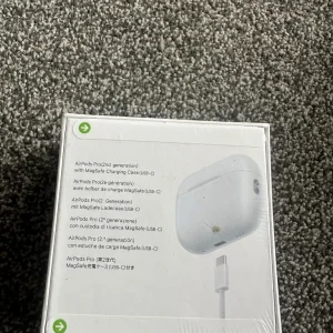 Apple AirPods - Image 3