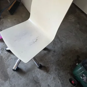 Wooden desk chair with castors - Image 2