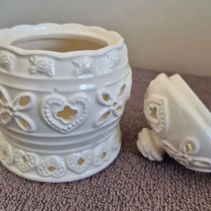 French Farmhouse Shabby Chic Ceramic Pot - Image 4