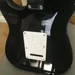 Squier by Fender Stratocaster electric guitar - Image 5