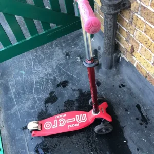 Maxi micro scooter red with light up wheels