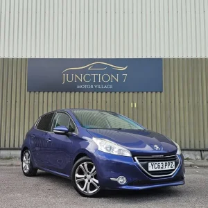 2013 Peugeot 208 1.2 VTi Allure Euro 5 5-door hatchback petrol manual - Image 2