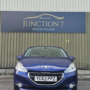 2013 Peugeot 208 1.2 VTi Allure Euro 5 5-door hatchback petrol manual - Image 3