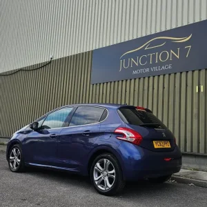 2013 Peugeot 208 1.2 VTi Allure Euro 5 5-door hatchback petrol manual - Image 6