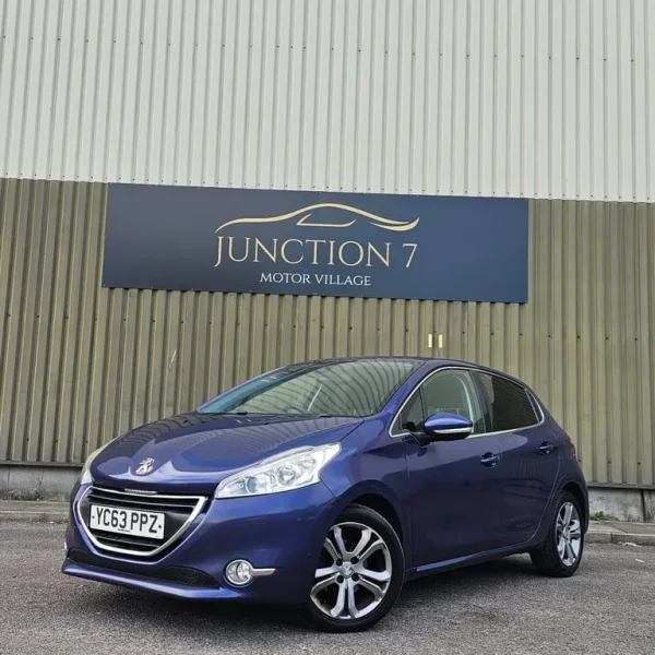 2013 Peugeot 208 1.2 VTi Allure Euro 5 5-door hatchback petrol manual