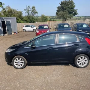 2009 Ford Fiesta 1.25 Zetec 5-door hatchback manual - Image 2