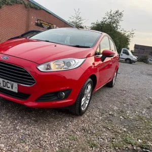 2014 Ford Fiesta 1.25 82 Zetec 5-door Hatchback Petrol Manual - Image 3