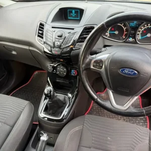 2014 Ford Fiesta 1.25 82 Zetec 5-door Hatchback Petrol Manual - Image 7